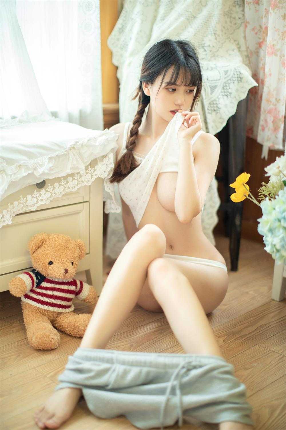 劳小白 - 校服JK [29P4V-164MB]（3）